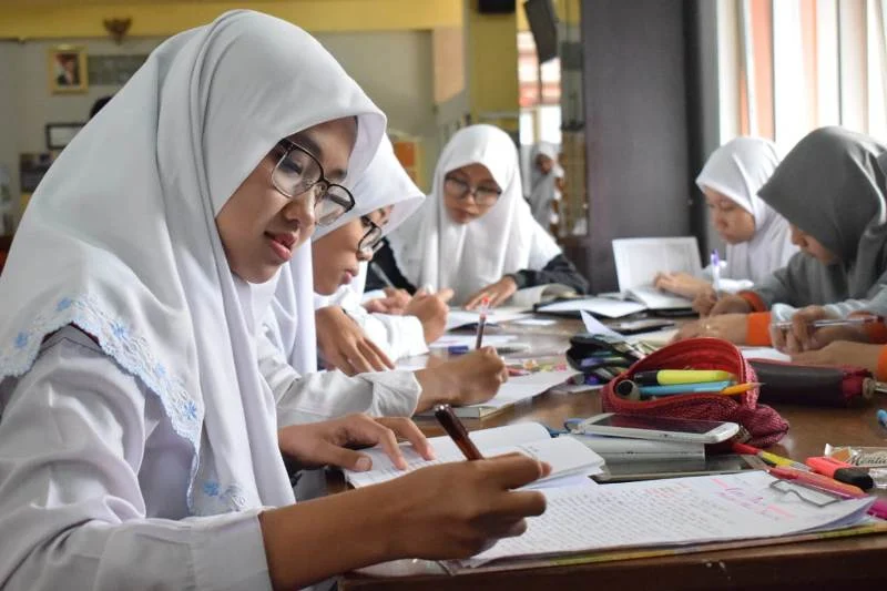 Hanya Enam Jam, Siswa Ini Mampu Resensi Buku Karya Arnold Goldstein