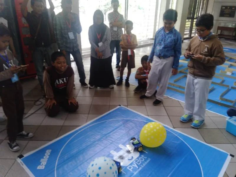 Belum Sempat Latihan, Dua Siswa Ini Juarai Kompetisi Robot Se-Surabaya