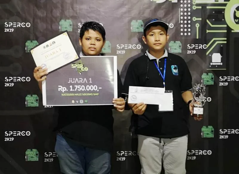 Hobi Utak-Atik Robot yang Selalu Membawa Juara