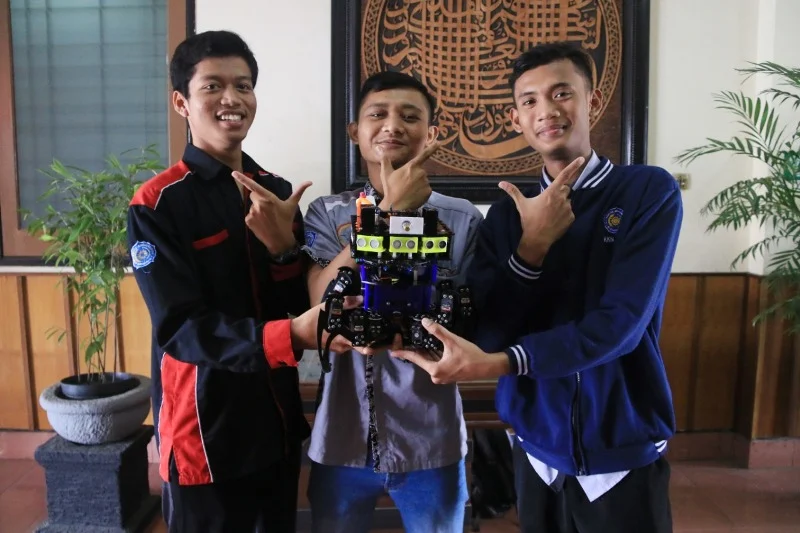 Bawa Robot Pemadam Api, Tim Umsida Berlaga di Mataram