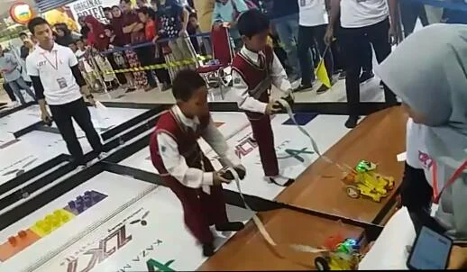 Tim Robot Mumtaz Raih Juara Nasional di LKT Unesa