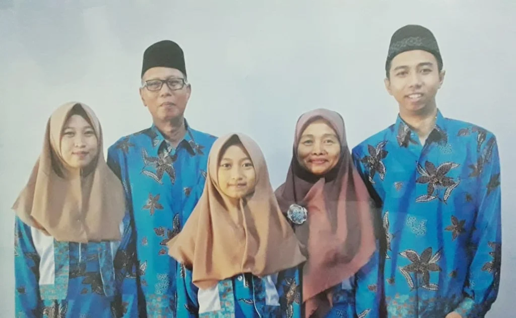 Tak Menyangka Suaminya Pergi Secepat Itu