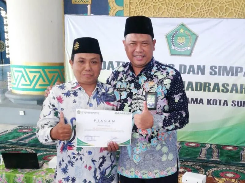 MIM 28 Dapat Perhargaan Madrasah Berprestasi