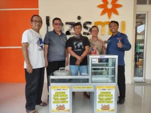 Pedagang Cilot Dapat Rombong dari Lazismu Lumajang