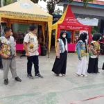 Raportan di Sekolah Ini, Ada Rompi dari Karung Beras