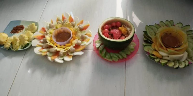 Pesta Rujak Manis Meramaikan Halal Bihalal di Hamas School