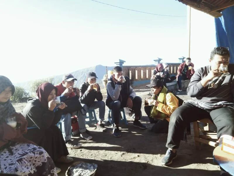 Jalan-Jalan Dakwah, Mendengarkan Kultum di Atas Bromo