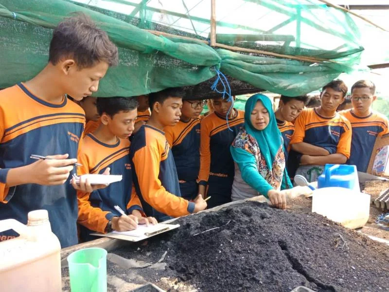 Jelajah Wisata ke Kampung Organik, Oleh-Oleh Ini yang Dibawa