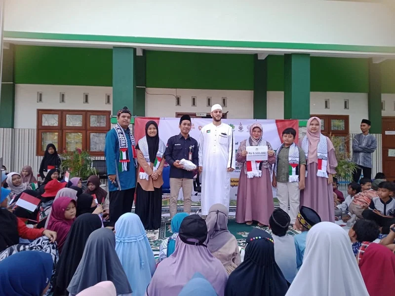 SD Almadany Salurkan Bantuan ke Gaza Palestina di Acara Ini