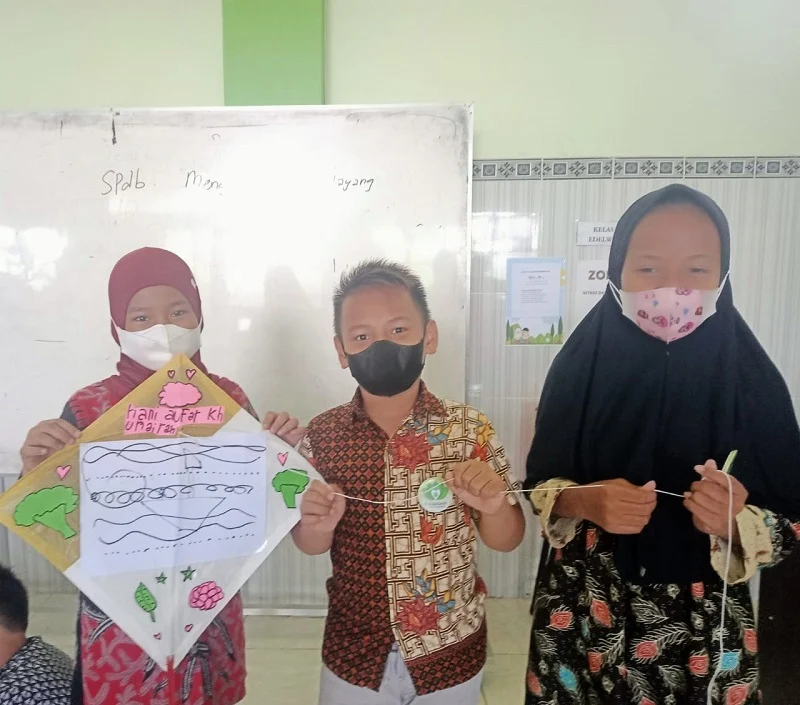 Ada Layangan Putus di SD Almadany