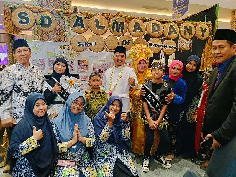SD Almadany Panen Karya P5 di Gress Mall, Ada Teh Kelor
