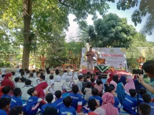 Guest Teacher SD Almadany Hadirkan Ketua PDM Gresik, Ini Pesannya