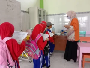 Daily Instruction, Trik Belajar Bahasa Inggris di SD Almadany