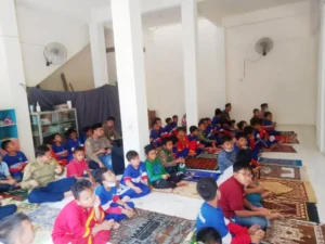 Siswa SD Almadany Berjalan Kaki demi Raih Pahala