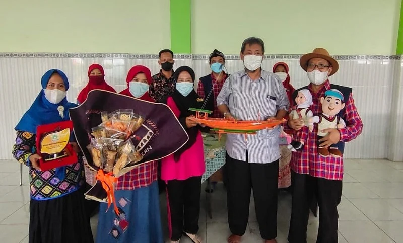 Kepala PAUD Bawean Kunjungi SD Almadany, Ini yang Bikin Mereka Tertarik