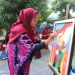 Aksi Eggita Melukis Bung Tomo di Hari Spesial