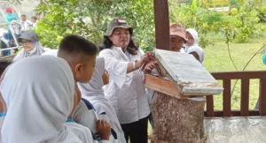 Siswa Berlian School Interaksi dengan Lebah di BBIB Singosari