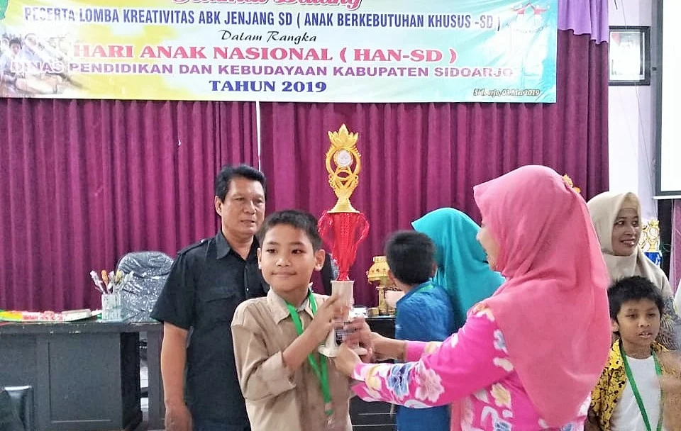 Siswa-Siswa Spesial SD Ikrom Persembahkan Gelar Juara