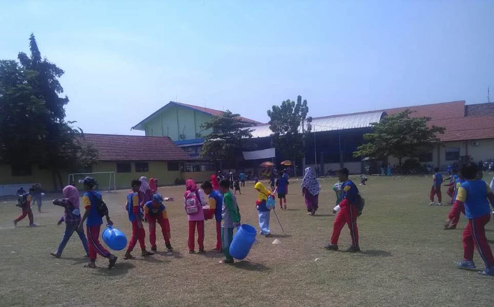 Kebiasaan di Sekolah Terbawa ke Lapangan Bola, Sujud Syukur hingga Spontan Punguti Sampah