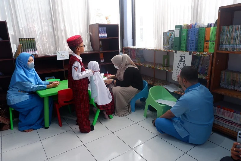Selama Sepekan, SD Mudabo Cek Kesehatan Mata Siswa dan Pemberian Tetes Polio