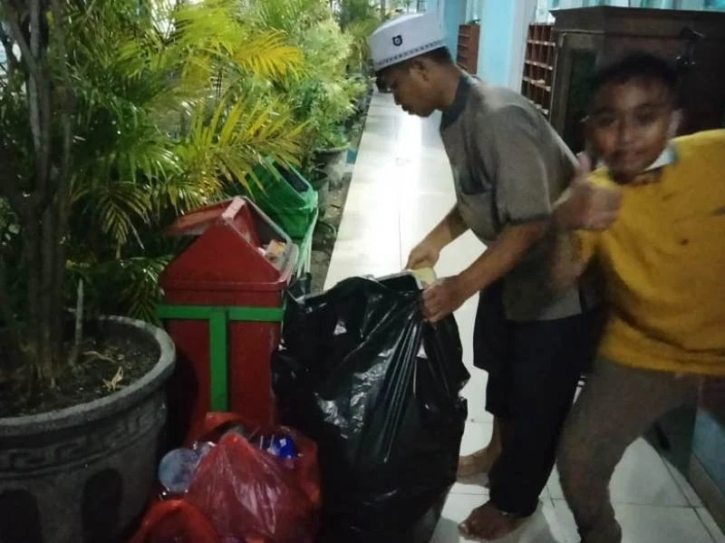 Hujan Petir Turun, Darul Arqam SD Mudabo Boyongan ke Aula