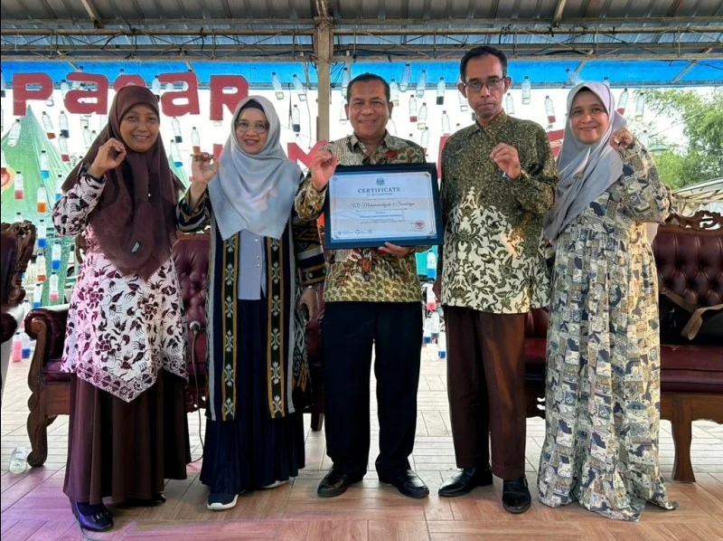 SD Mudipat Terima Penghargaan dari UGM sebagai Sekolah Sirkular