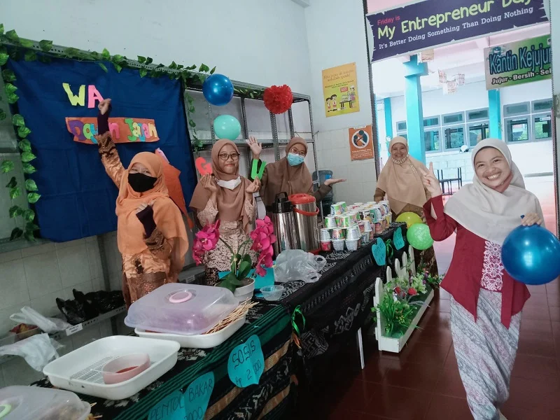 Food Festival SD Mugeb Sajikan Aneka Kuliner