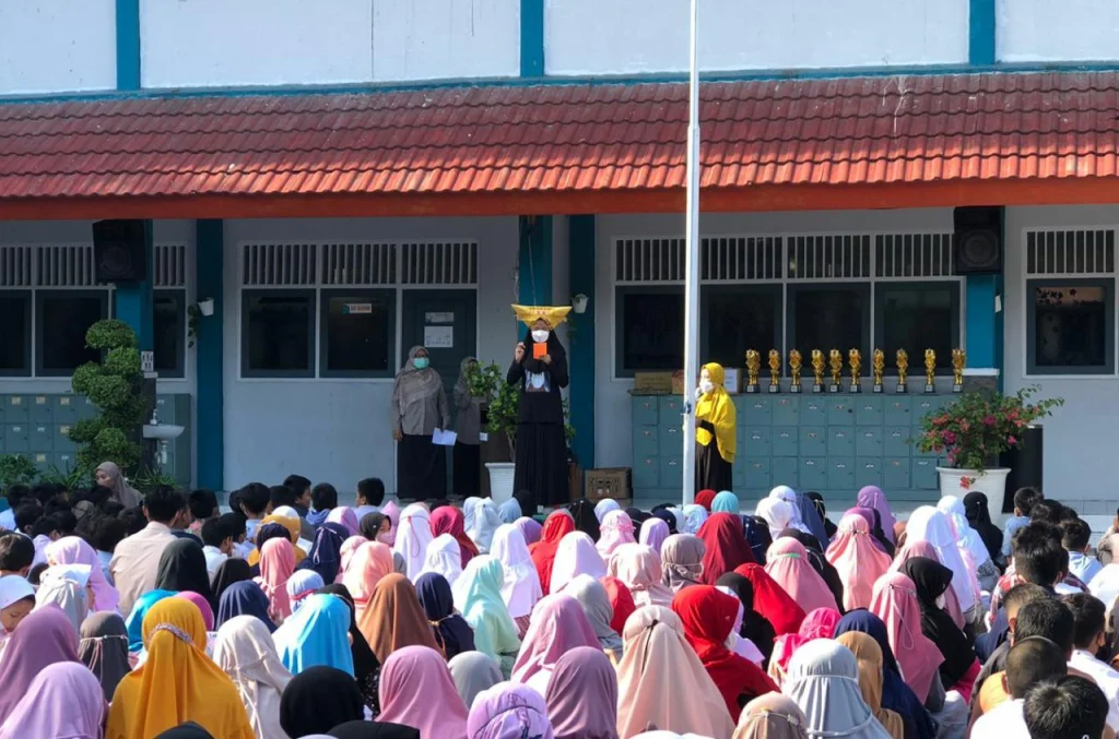 Siswa SD Mugeb Belajar Bahasa Isyarat bersama Tamu Spesial