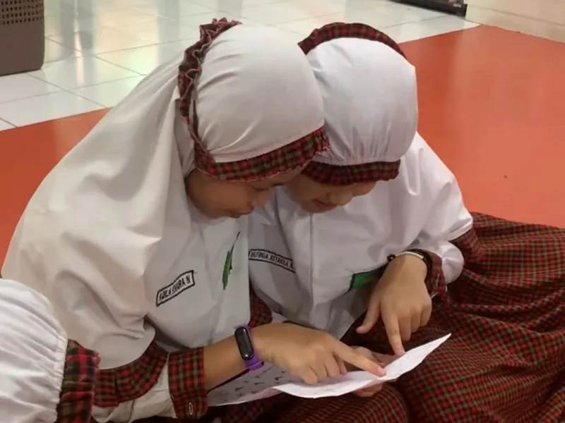 Siswa SD Mugeb Balas Salam Sapa dengan Siswa Malaysia