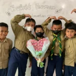 Belajar Bikin Buket, Mitos Perempuan Lebih Telaten Tak Berlaku di SD Mugeb