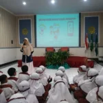 Siswa SD Mugeb Belajar Adab di Sekolah