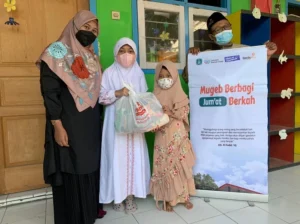 SD Mugeb Berbagi bareng Lazismu GKB