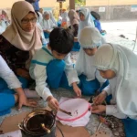 Kunjungi WGK, Siswa SD Mugres Membatik