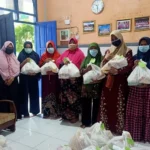 SD Mutu Dukun Bagikan 130 Paket Sembako untuk Yatim Piatu