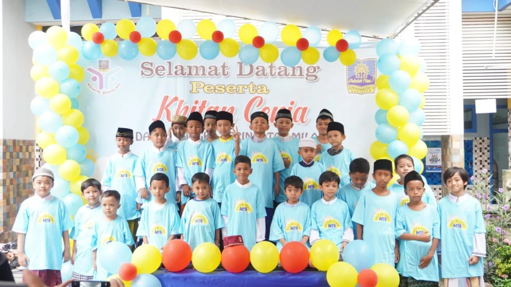 SD Muhammadiyah 18 Surabaya Gelar Khitan Ceria di Semarak Milad Ke-54
