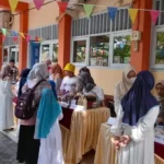 Bazar dan Lomba Antarkelas Semarakkan Maulid SDM 8 Surabaya