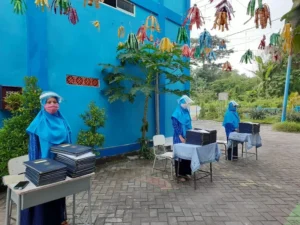 SD Muwri Bagi Rapot secara Drive Thru