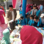 Laskar Al Maun Datang ke Desa Gelar Bazar, Bagi Sembako dan Memotong Sapi Kurban