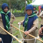 Pembina HW Pun Berlatih Pasang Tenda dan Tali Temali agar Mengajar Tidak Grogi