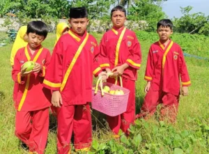 SD Muhita Panen Jambu Biji, Ada yang Salah Petik
