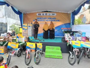 Hadiah Umrah, Semarak Milad SD Muhlas Kian Haru