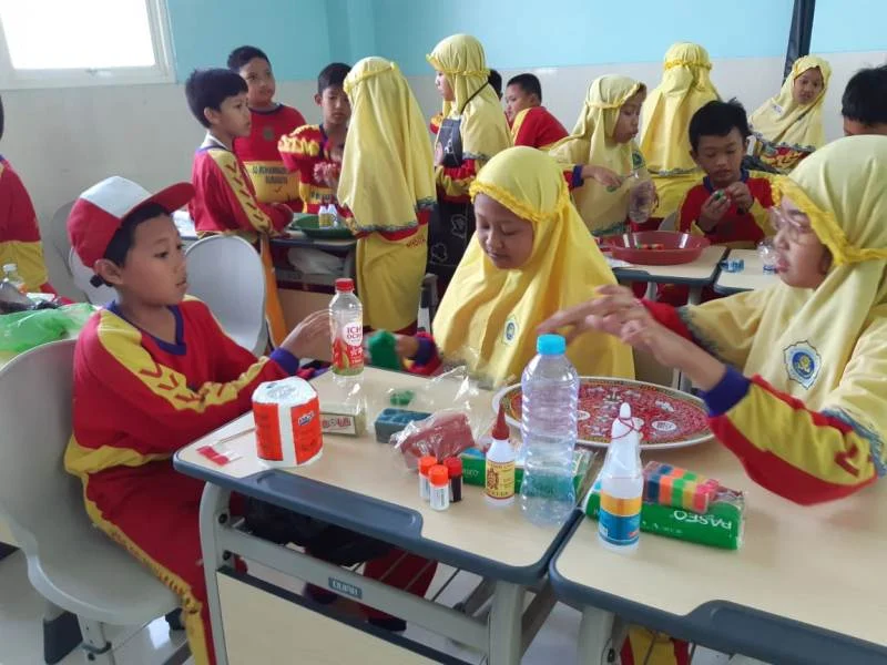 Ada Letusan Gunung ketika Merayakan Lomba Agustusan di Sekolah Ini