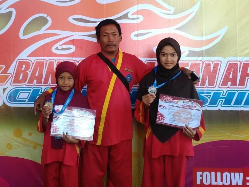 Dua Pesilat SD Muhsida Rebut Medali Emas dan Perak di Kejuaraan Bandung