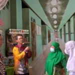 Lukisan yang Membikin Ruang Kelas SD Muri Terasa Luas