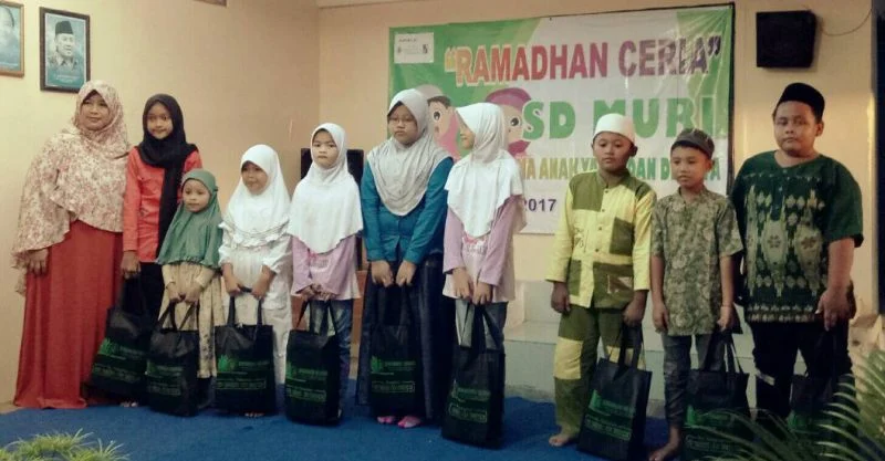Satu Kali Berbagi Dua Sasaran Terlampaui, Cara Kreatif Siswa SD Muri Membantu Sesama