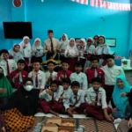 Guru Berulang Tahun, Murid Bikin Heboh