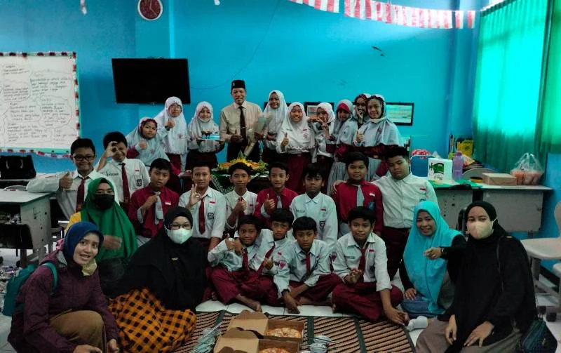 Guru Berulang Tahun, Murid Bikin Heboh