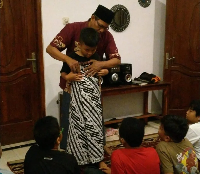 WhatsApp Musix English Camp Diserbu Emak-Emak