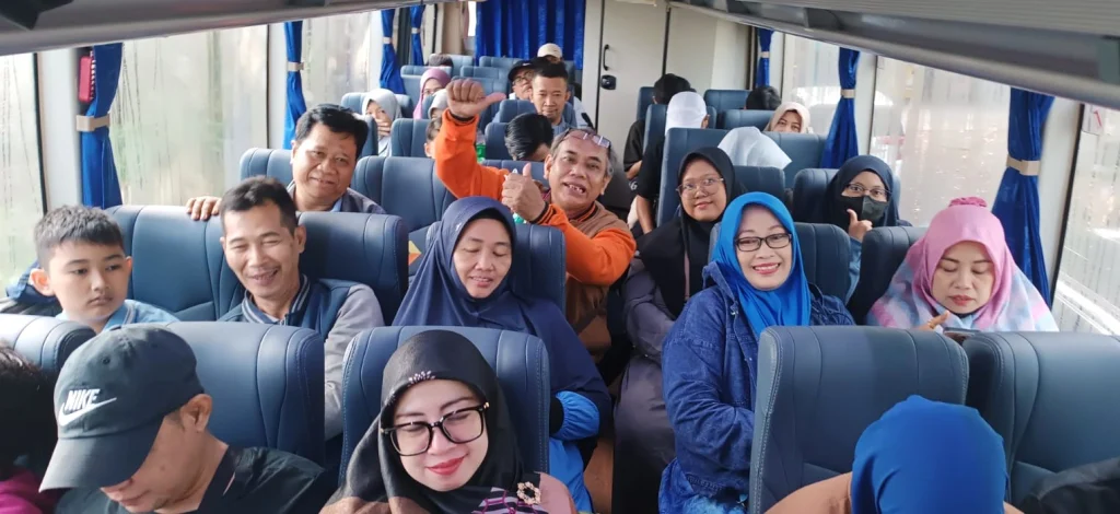 Lagu-Lagu Nostalgia Iringi Perjalanan Menuju Lokasi Family Gathering SD Musix