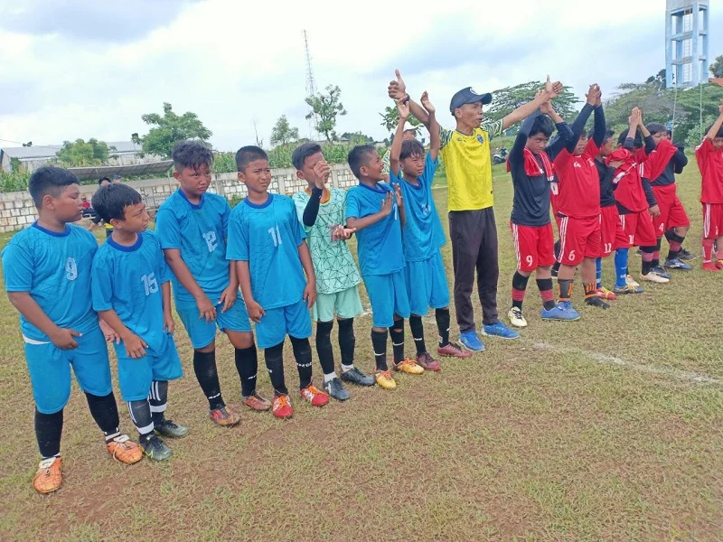 Kolaborasi SD Mutu dan SD Muda Dukun Juara Sepak Bola